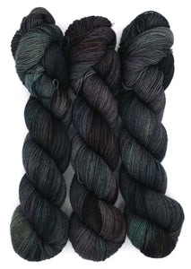 PREORDERS - Shelley Base (Nonsuperwash U.S. Merino/Rambouillet, Light Worsted Weight)