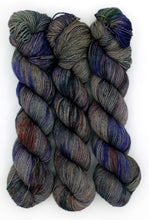 Load image into Gallery viewer, The Picture of Dorian Gray -- Ursula Base (Yak Sock)
