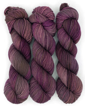 Load image into Gallery viewer, Wraith Tea no. 56 -- Shelley Base (NSW Worsted)

